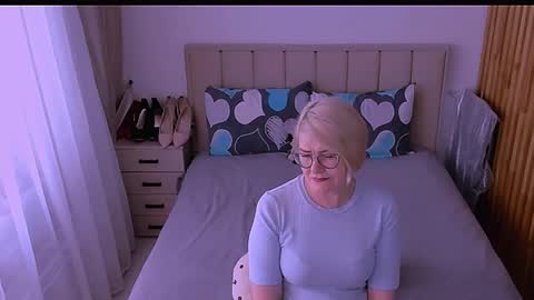 Snapshot of sabrinamacmarren chatting on 05-07-26, 03:28 Sabrina MacMarren online show from 05-07-26, 03:28
