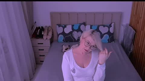 Snapshot of sabrinamacmarren chatting on 05-08-26, 06:46 Sabrina MacMarren online show from 05-08-26, 06:46