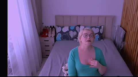 Snapshot of sabrinamacmarren chatting on 05-12-26, 02:14 Sabrina MacMarren online show from 05-12-26, 02:14