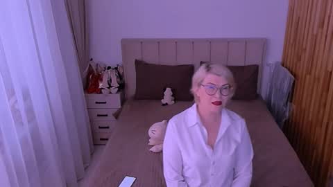 Snapshot of sabrinamacmarren chatting on 06-09-26, 01:45 Sabrina MacMarren online show from 06-09-26, 01:45