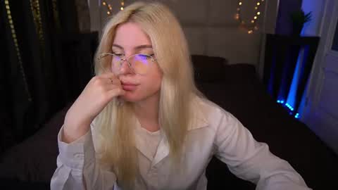 Sabrina online show from 06-17-26, 06:27