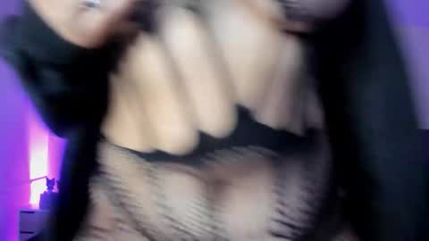 Snapshot of sabrinav_ chatting on 11-07-25, 11:32 Sabrina online show from 11-07-25, 11:32