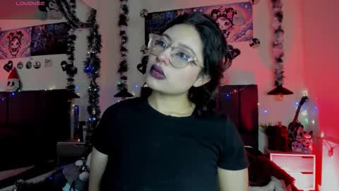 Snapshot of sabrinav_ chatting on 12-15-25, 11:36 Sabrina online show from 12-15-25, 11:36