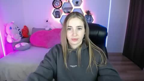 Snapshot of sabrinviolet chatting on 05-11-26, 08:09 Sabrina Violet online show from 05-11-26, 08:09