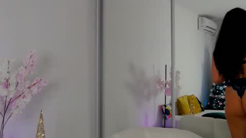 Snapshot of sabylovely chatting on 12-17-25, 10:05 Sabrina online show from 12-17-25, 10:05