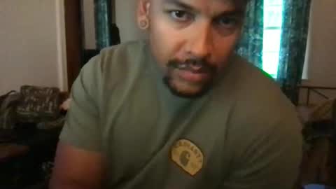 Snapshot of sack_draggin chatting on 05-21-26, 05:20 Beezy online show from 05-21-26, 05:20
