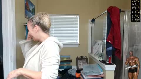 SadieRW online show from 10-29-25, 04:31