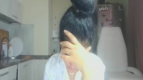 Snapshot of safari_xx chatting on 10-29-25, 11:56 Queen online show from 10-29-25, 11:56