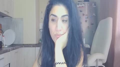 Snapshot of safari_xx chatting on 11-11-25, 08:03 Queen online show from 11-11-25, 08:03