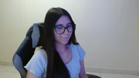 Sahaliefox  online show from 11-21-25, 09:57