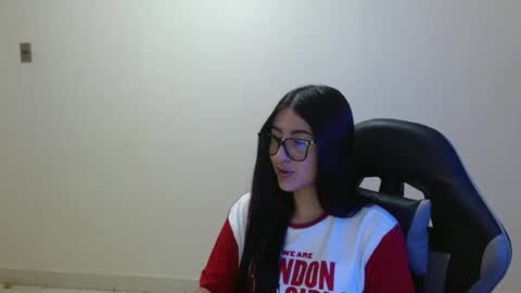 Sahaliefox  online show from 02-25-26, 04:05