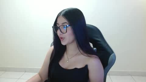 Sahaliefox  online show from 04-25-26, 01:52