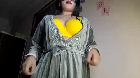 Queen Archana online show from 12-17-24, 06:53