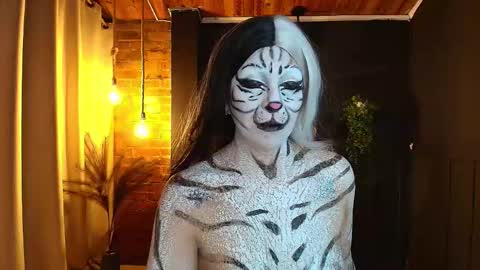 SARA online show from 10-31-25, 05:19