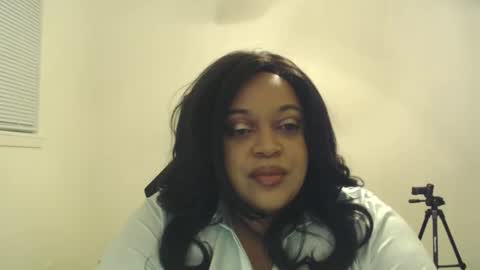 Queen Serenity online show from 05-16-26, 06:32
