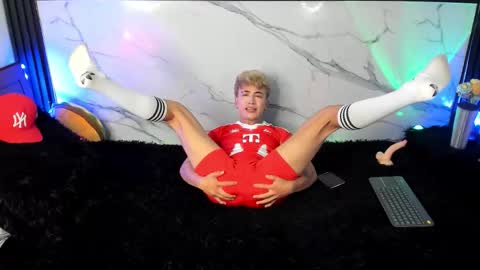 Juan online show from 10-17-25, 01:31