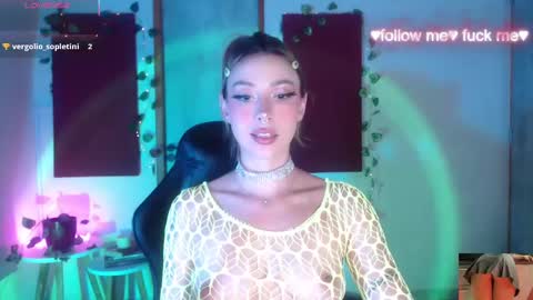 Snapshot of sakuraa_beauty chatting on 09-23-25, 03:53 Sakura online show from 09-23-25, 03:53