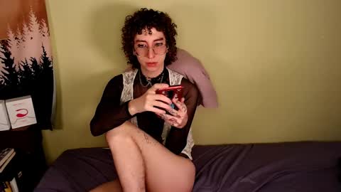 Snapshot of salemqueer_ chatting on 01-22-25, 11:32 Sam online show from 01-22-25, 11:32