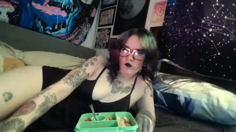 salemsslut online show from 12-13-24, 03:32