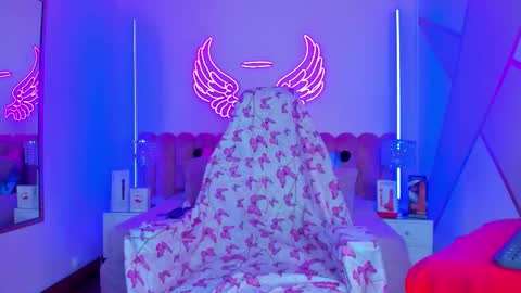 miss Sally online every night from 1am to 8am  Colombia time online show from 02-25-26, 01:32