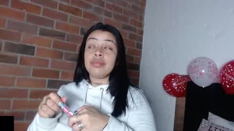 Snapshot of salome__hills chatting on 02-14-25, 06:02 online show from 02-14-25, 06:02