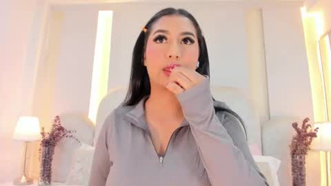 Snapshot of salomebell chatting on 10-01-25, 08:59 online show from 10-01-25, 08:59