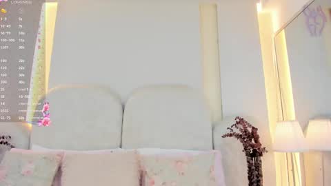 Snapshot of salomebell chatting on 10-16-25, 07:59 online show from 10-16-25, 07:59