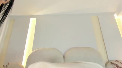 Snapshot of salomebell chatting on 11-11-25, 09:04 online show from 11-11-25, 09:04