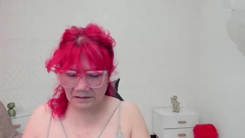 Snapshot of salomee_diazz chatting on 12-14-25, 02:00 Salomee diazz online show from 12-14-25, 02:00