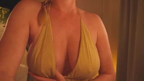 IsaBella-  online show from 04-26-26, 06:27