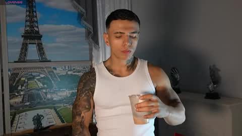 Snapshot of salvatore_damore chatting on 05-23-26, 05:39 SALVATORE online show from 05-23-26, 05:39