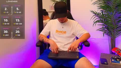 Snapshot of salvatore_muller chatting on 10-05-25, 10:40 Salvatore online show from 10-05-25, 10:40