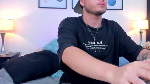 Snapshot of salvatore_muller chatting on 11-03-25, 04:36 Salvatore online show from 11-03-25, 04:36