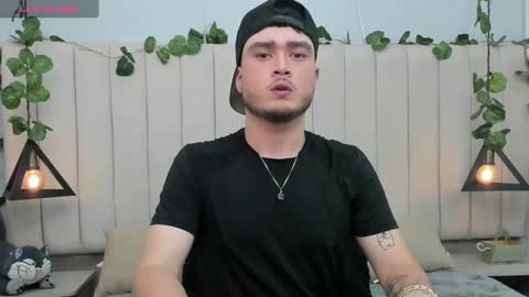 Snapshot of salvatore_muller chatting on 11-09-25, 04:44 Salvatore online show from 11-09-25, 04:44