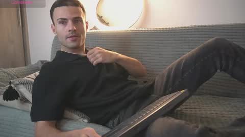 Snapshot of salvatoredamon7 chatting on 11-19-25, 10:54 Esteban online show from 11-19-25, 10:54