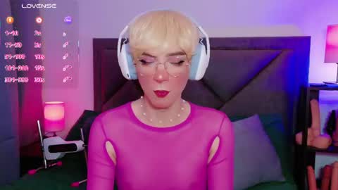 Snapshot of sam_russo chatting on 06-18-26, 03:18 Sam online show from 06-18-26, 03:18