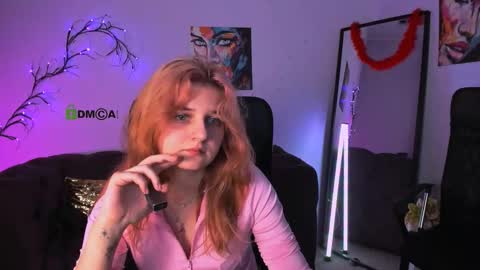 Snapshot of samanta_kisses chatting on 12-17-25, 01:17 samanta_kisses online show from 12-17-25, 01:17