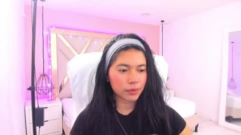 Snapshot of samantaa_shy chatting on 07-25-26, 03:04 sam online show from 07-25-26, 03:04