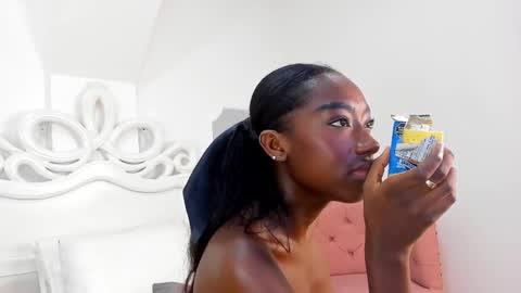 Snapshot of samantamarquez chatting on 02-17-25, 10:36 Samanta online show from 02-17-25, 10:36