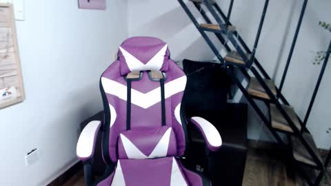 Snapshot of samantha2girl chatting on 11-19-25, 10:54 samantha online show from 11-19-25, 10:54