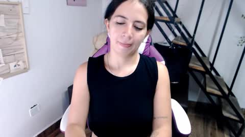 Snapshot of samantha2girl chatting on 11-20-25, 05:12 samantha online show from 11-20-25, 05:12