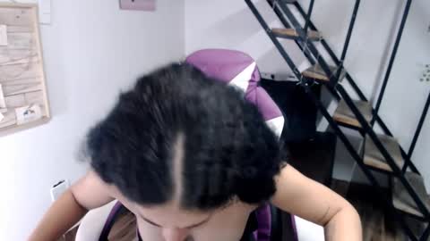 Snapshot of samantha2girl chatting on 12-02-25, 04:46 samantha online show from 12-02-25, 04:46