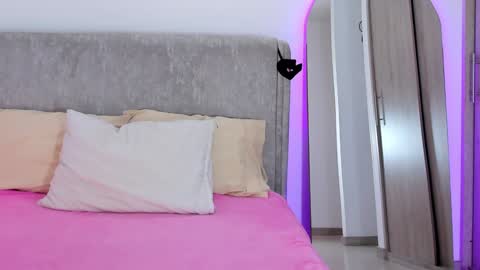 Samantha Ferrec online show from 01-17-25, 06:33