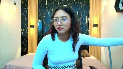 Snapshot of samantha_fox8 chatting on 05-05-26, 11:07 online show from 05-05-26, 11:07