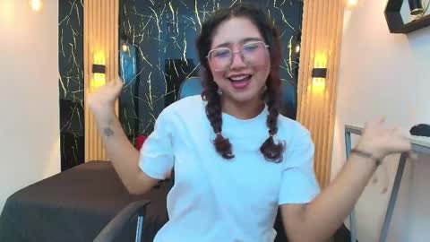 Snapshot of samantha_fox8 chatting on 05-16-26, 10:58 online show from 05-16-26, 10:58