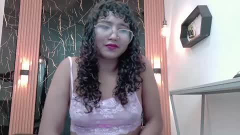 Snapshot of samantha_fox8 chatting on 06-01-26, 11:34 online show from 06-01-26, 11:34