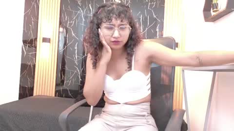Snapshot of samantha_fox8 chatting on 06-03-26, 10:51 online show from 06-03-26, 10:51