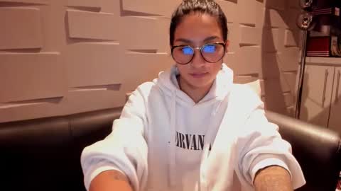 Samantha online show from 01-03-25, 11:01