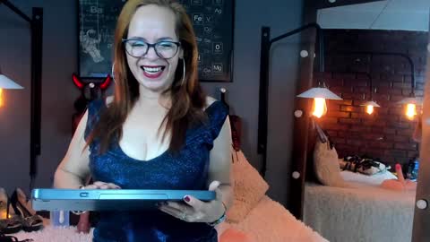 Snapshot of samantha_mature56 chatting on 02-05-25, 11:02 Sam online show from 02-05-25, 11:02