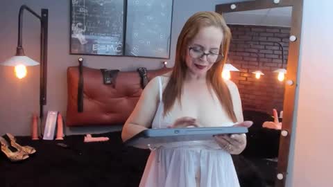 Snapshot of samantha_mature56 chatting on 03-12-25, 02:01 Sam online show from 03-12-25, 02:01